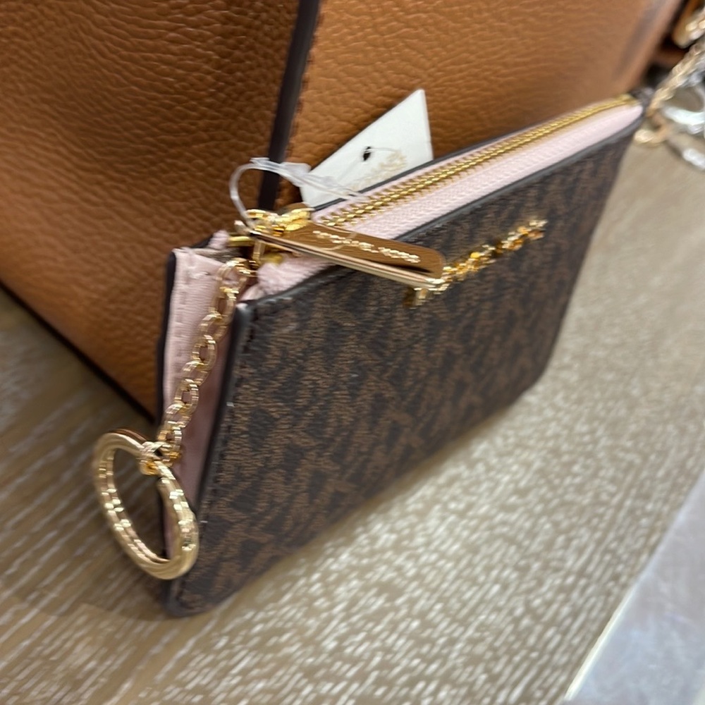 MICHAEL KORS SMALL TOP ZIP COINPOUCH With ID 
Powder Blush - Picture 15 of 16
